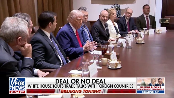 La administración Trump se apresura a cerrar acuerdos comerciales con otros países mientras se intensifica la guerra arancelaria con China