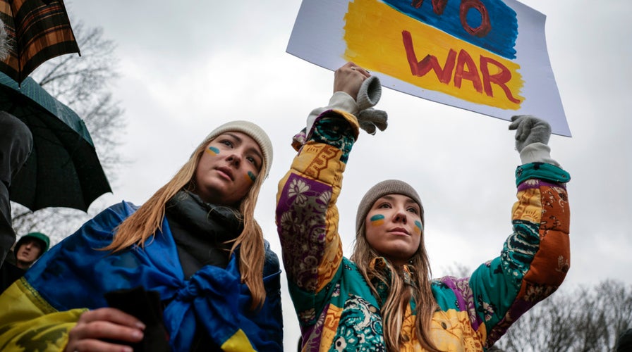 DC Anti-war protesters stand in solidarity with Ukrainians