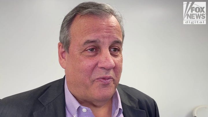 Christie argues that rivals DeSantis and Haley ‘have not made the case against’ Donald Trump