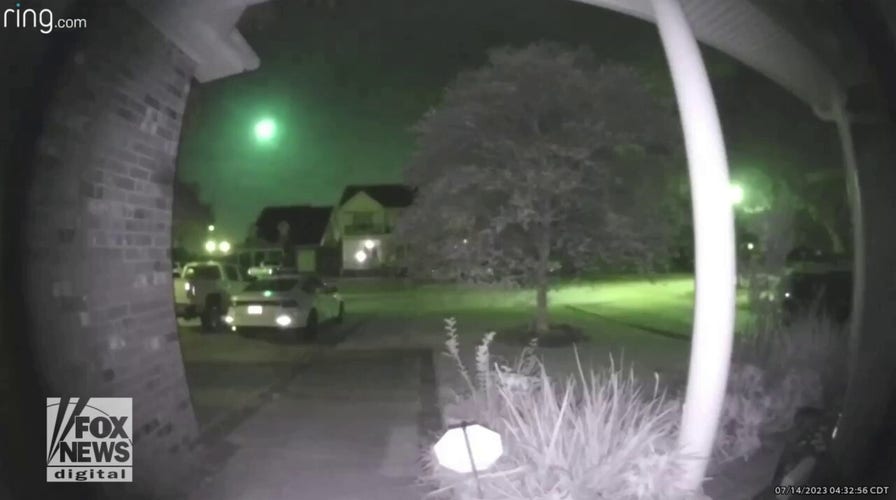 Glowing meteor lights up the Louisiana sky