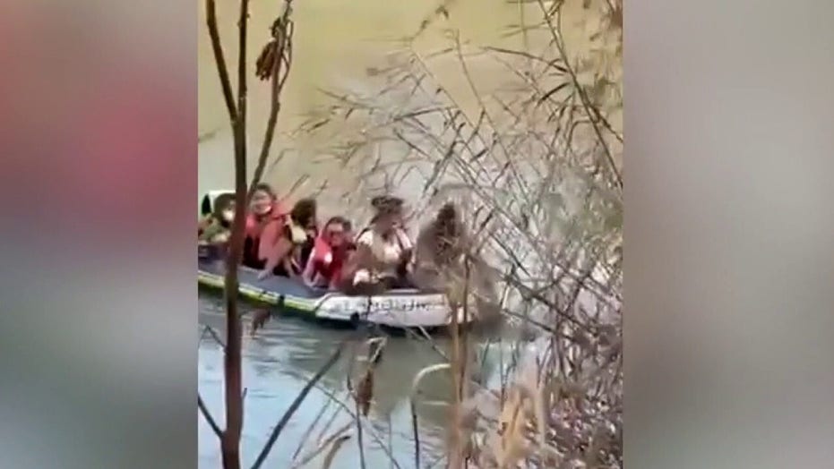 Migrants Smuggled Across Texas River As Border Crossings Surge Video 