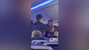 Fistfight breaks out on packed plane, forcing passengers to intervene