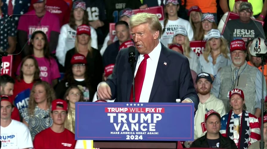 Trump arremete contra Pelosi, casi llamándola obscenidad: 'Empieza por b'