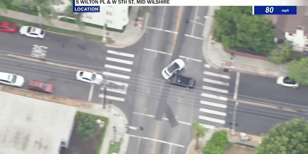 High-speed Los Angeles police chase ends in dramatic crash