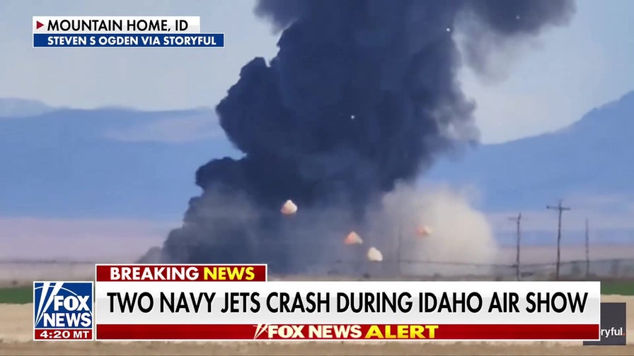 Two Navy jets crash midair during Idaho air show, crew members safely eject