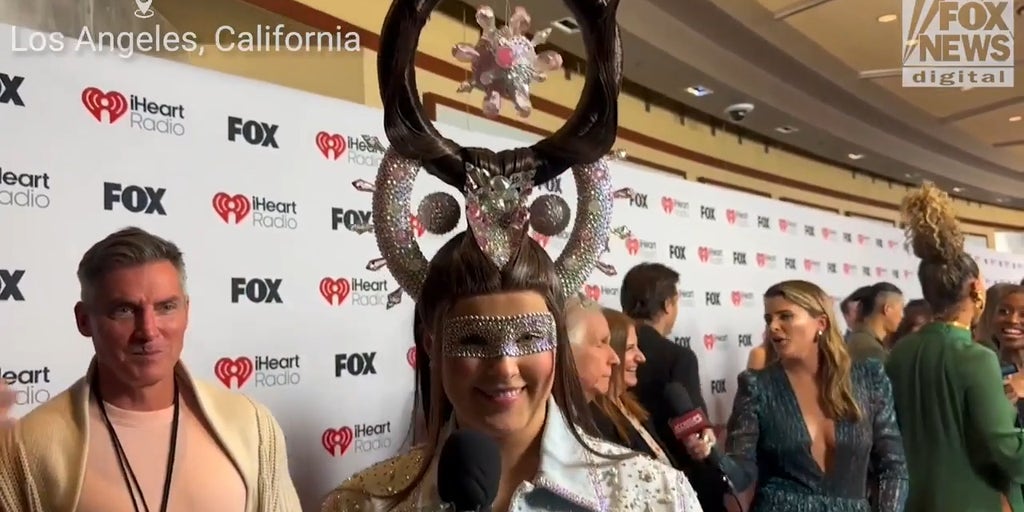 JoJo Siwa on 'crazy' iHeartRadio Music Awards outfit