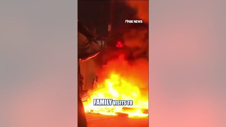 DETENIDOS DECENAS deICE frente a NJ