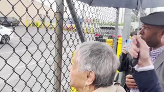 Lawmakers chant for Newark mayor's release