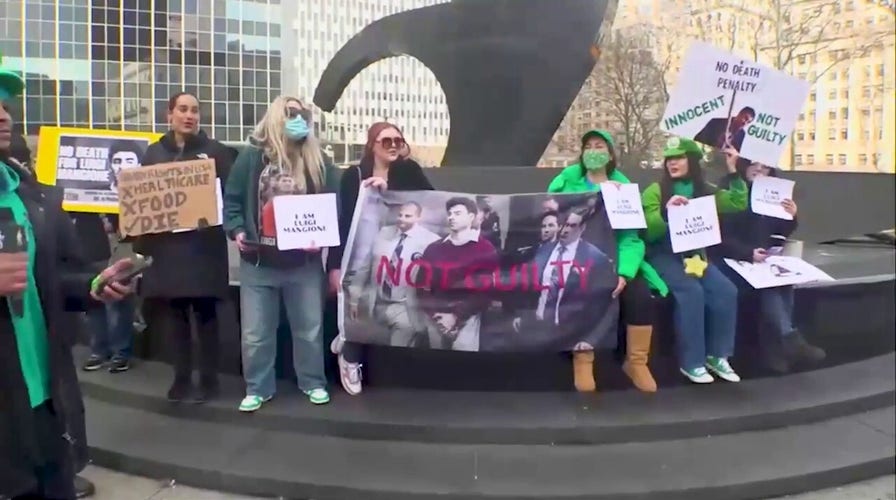 Luigi Mangione supporters arrive before key hearing in assassination case