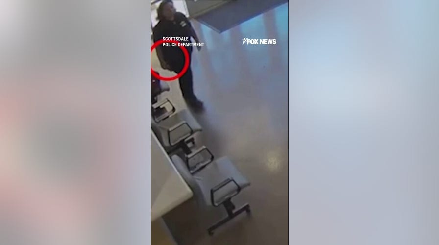 AZ police shoot armed woman in lobby
