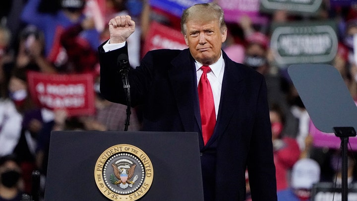Do large crowds at late-campaign Trump rallies mean anything?
