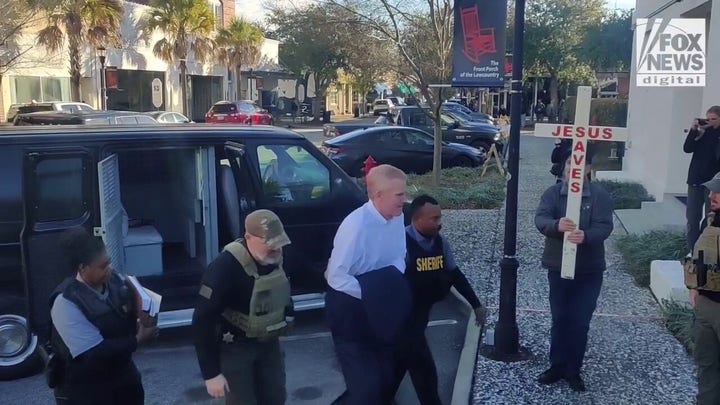 Alex Murdaugh arrives at South Carolina courthouse