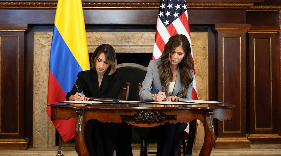 Secretaria Noem va a Colombia