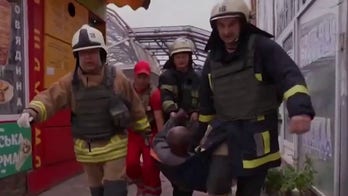 Thousands flee Donbas region in Eastern Ukraine as Russian shelling continues