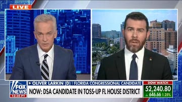 El candidato respaldado por DSA afirma que "de ninguna manera" aplaudiría las deportaciones criminales de ICE.