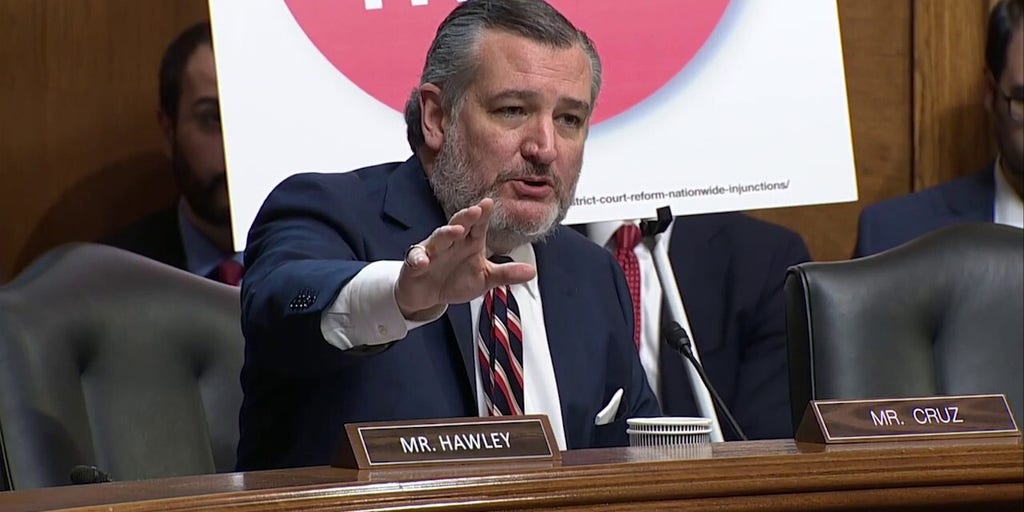 Ted Cruz and Amy Klobuchar spar over 'second phase of lawfare' through federal judges