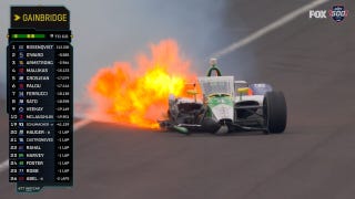 Caio Collet se vio envuelto en un accidente múltiple a ocho vueltas del final de las 500 Millas de Indianápolis, lo que provocó la bandera roja