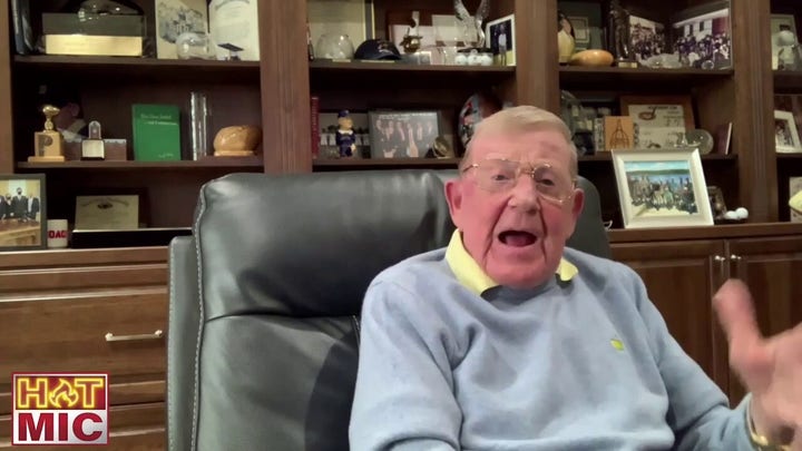 Lou Holtz calls Michigan sign-stealing scandal 'deplorable'