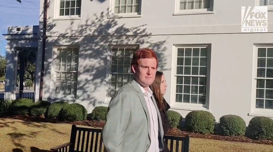 Buster Murdaugh arrives at South Carolina courthouse with girlfriend Brooklynn