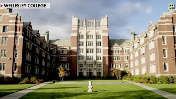 All-women school students vote to admit trans men