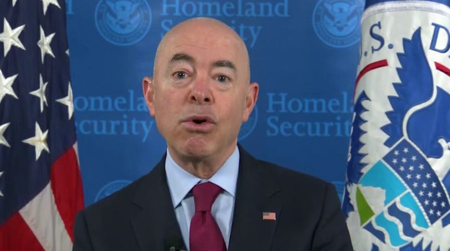 Biden admin declares border closed as migrants released into US