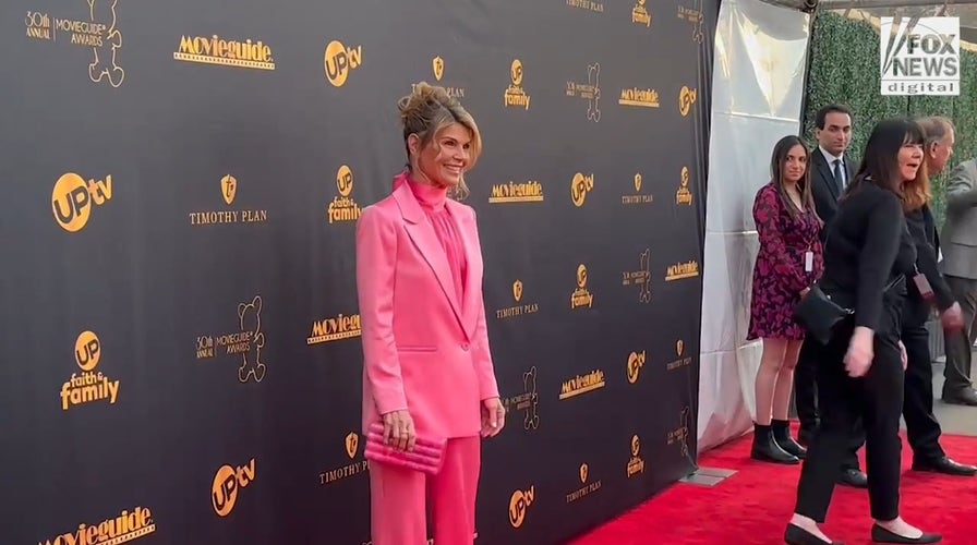 Lori Loughlin makes first award show appearance since college admissions scandal