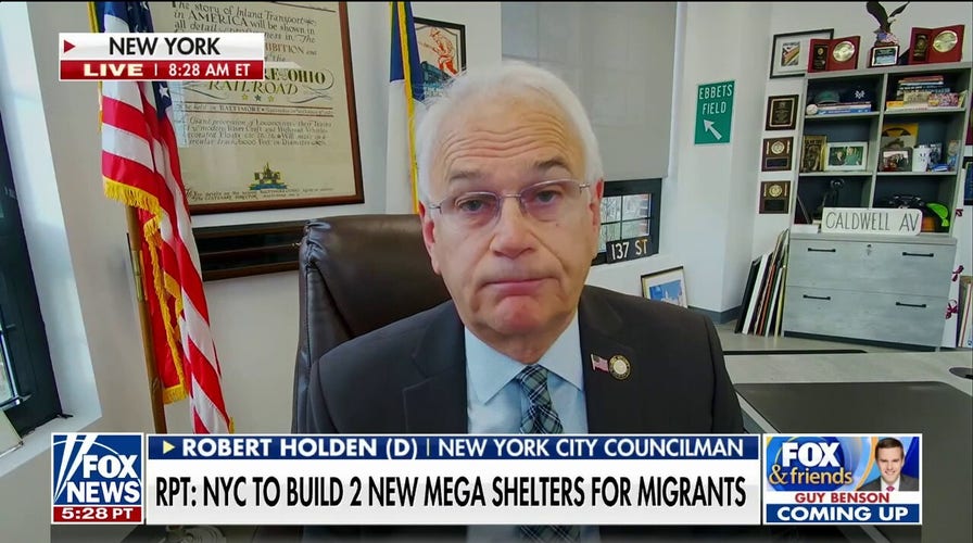 NYC Democrat slams governor, Biden over migrants as police leave at record rate