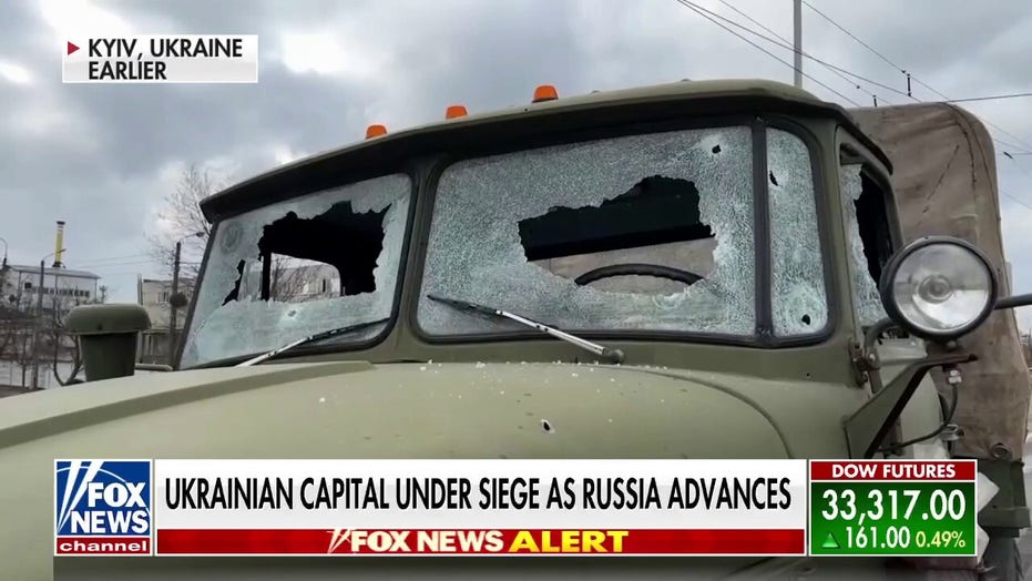 Russian forces advance on Kyiv, face resistance from Ukrainian fighters