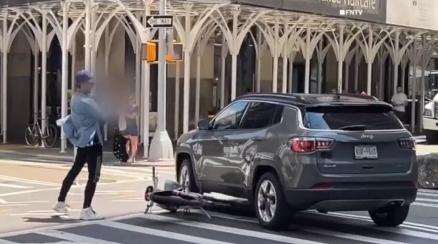 NYC cyclist throws bicycle at SUV