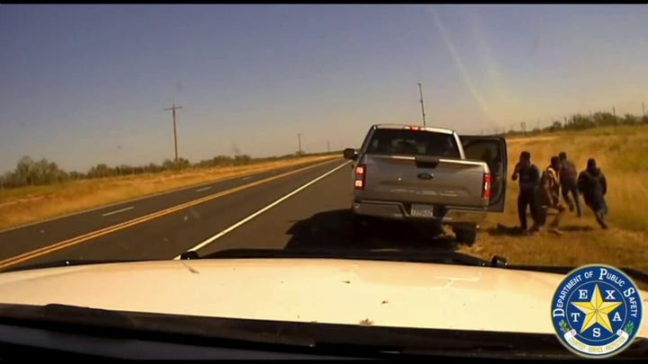 Migrants flee pickup truck during traffic stop near border in Texas