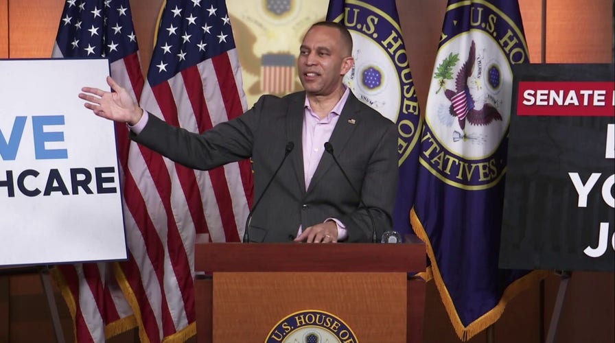 Hakeem Jeffries says Kristi Noem 'should beryllium  tally  retired  of town'