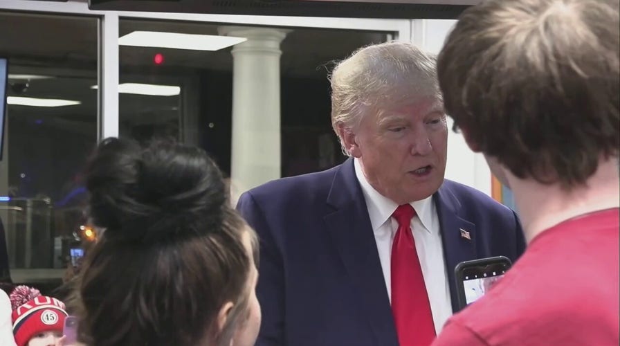 Trump prays with restaurant workers while in South Carolina