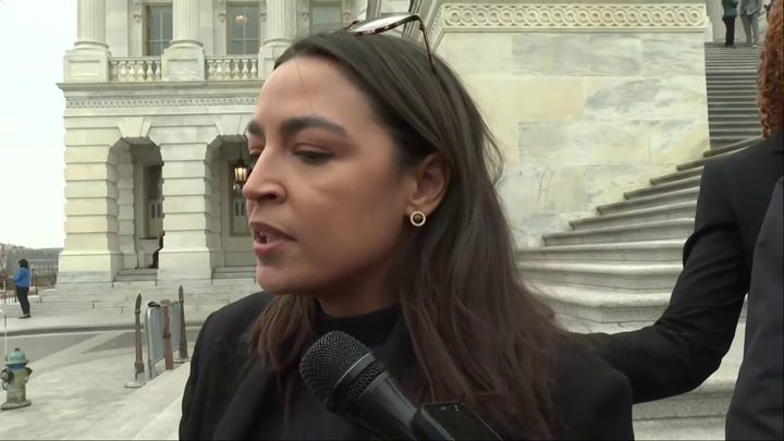 AOC acusa Vance creer que «los estadounidenses deberían ser asesinados en la calle».