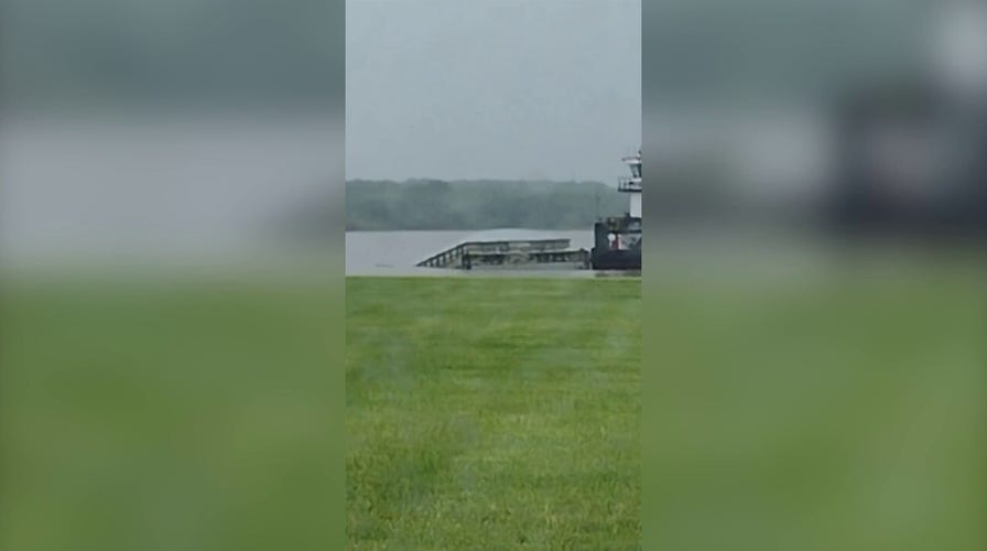 Large barge crashes into Fort Madison Bridge in Iowa, then sinks