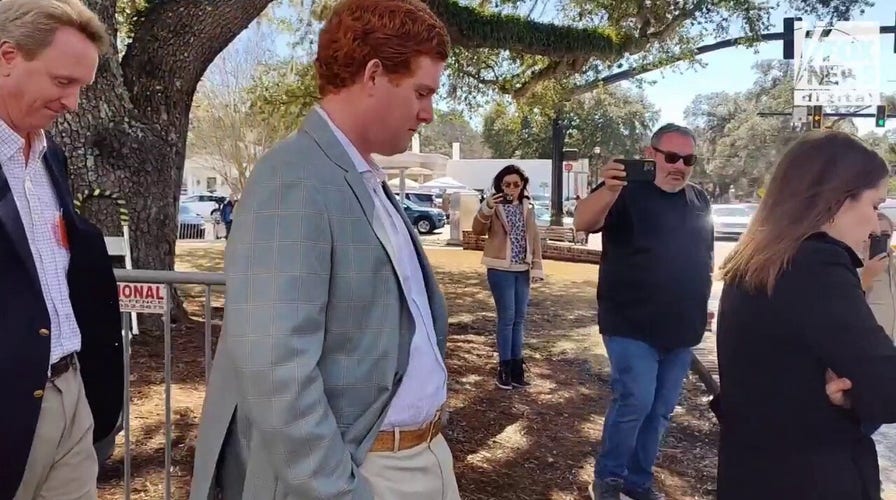 Buster Murdaugh leaves South Carolina courthouse 