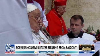 Thousands gather in St. Peter's Square to celebrate Easter with Pope Francis