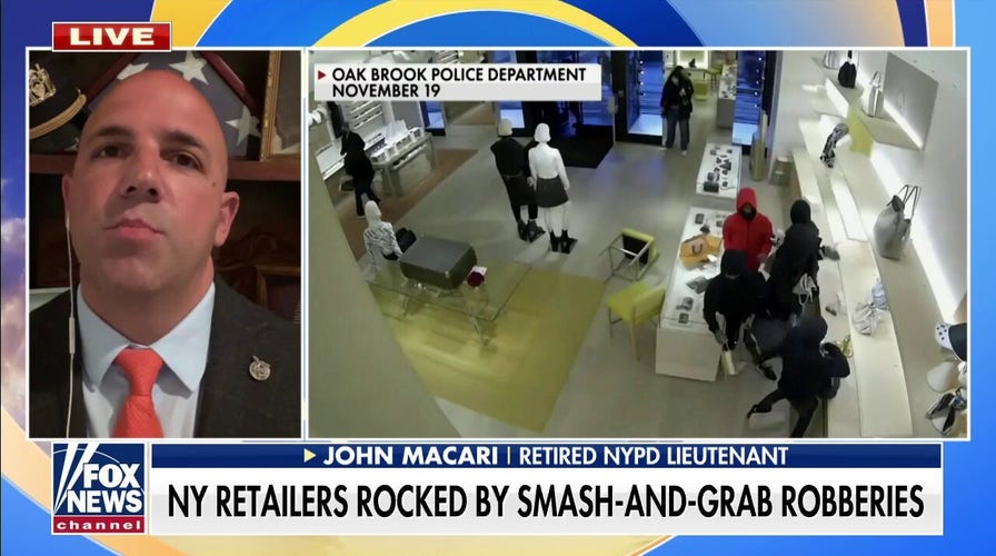 Smash-and-grab robbery hits high-end New York mall