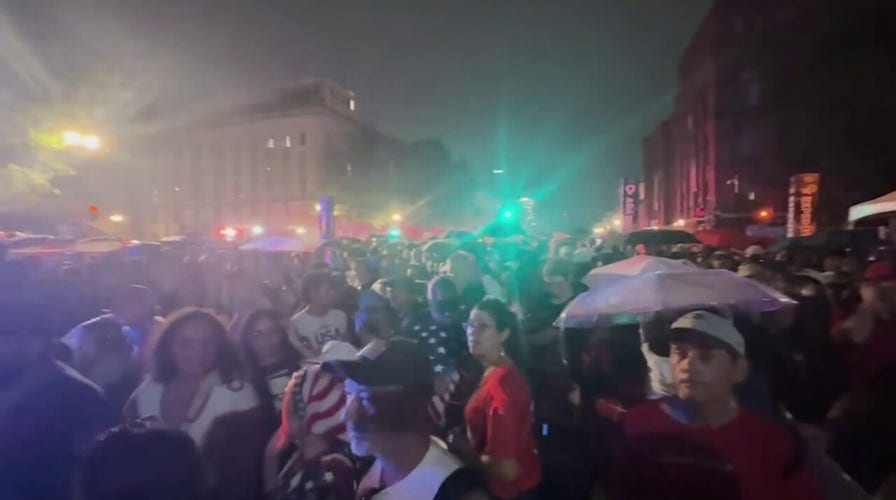 Thousands of people back in line to watch Trump speech in DC after storm delay