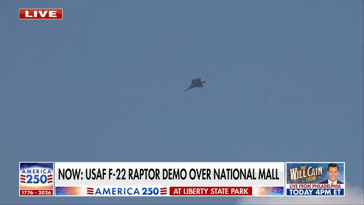 F-22 Raptor flyovers impress despite extreme heat in Washington, DC