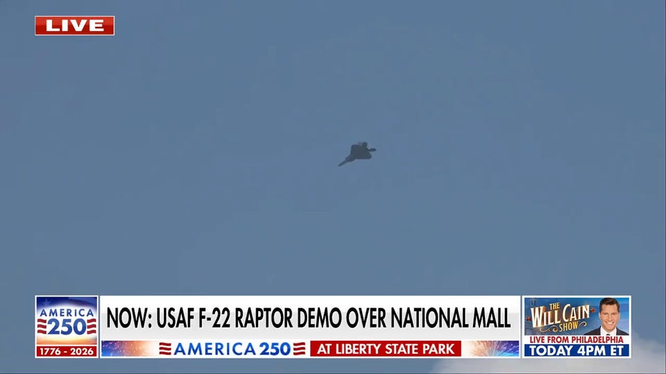 F-22 Raptor flyovers impress despite extreme heat in Washington, DC