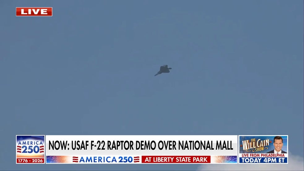 F-22 Raptor flyovers impress despite extreme heat in Washington, DC