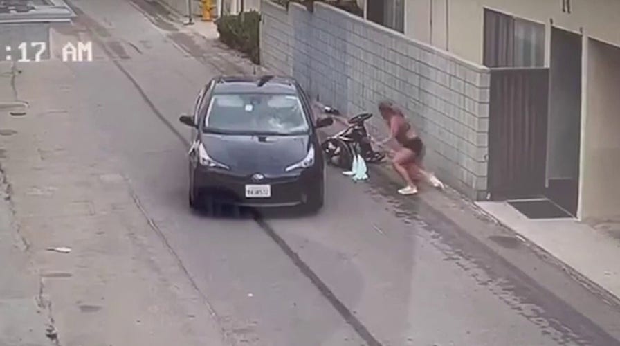 Heart-stopping moment as car hits mother and baby, drives away in Venice, CA