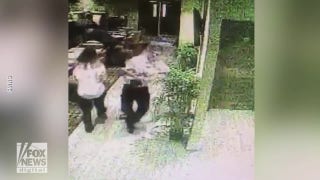 Watch: Waiter falls while carrying four meals, doesn’t drop a single plate - Fox News