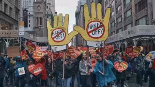 Miles protestan contra Trump y Musk - Fox News