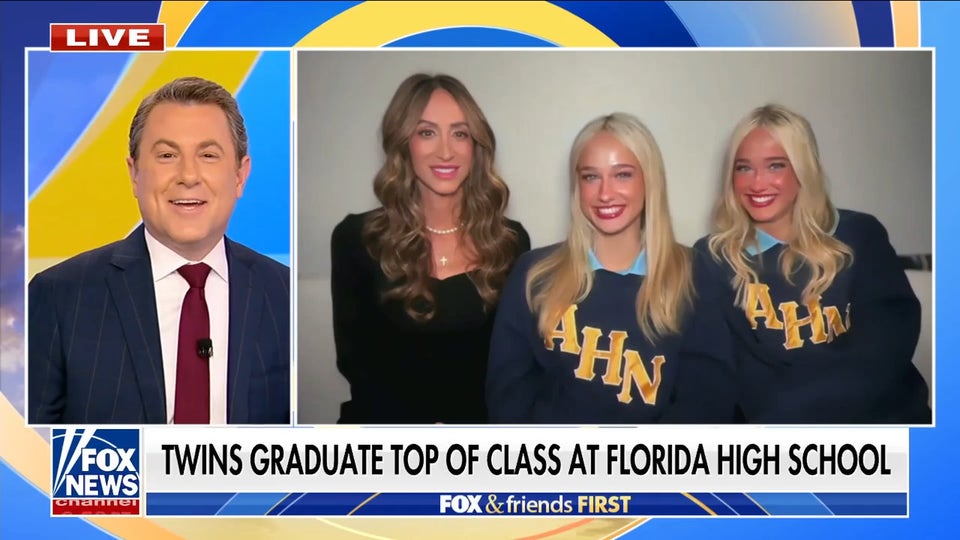 Florida twin sisters graduate as valedictorian and salutatorian