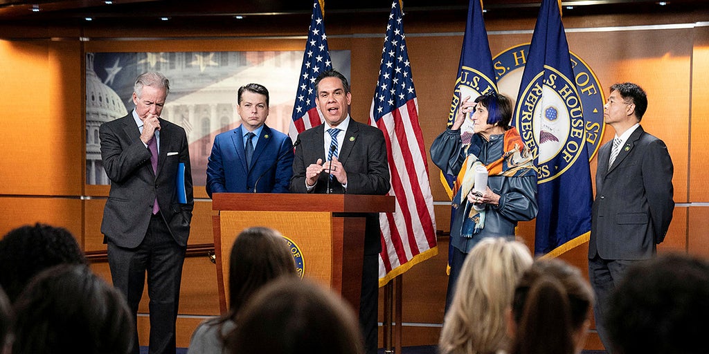 WATCH LIVE: House Dem leaders hold weekly press conference