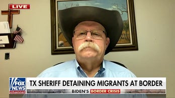 Texas sheriff takes migrant crisis into own hands, drives detainees back to border