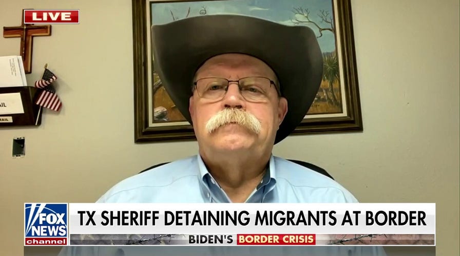 Texas sheriff takes border crisis into own hands, detains migrants