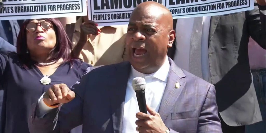 Newark Mayor Ras Baraka speaks outside NJ courthouse as Dem rep faces charges for Newark ICE facility incident