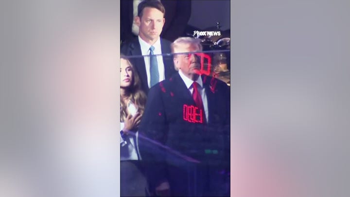 MÍRALO: Los cánticos de EE. UU. ESTALLAN antes del partido NBA
